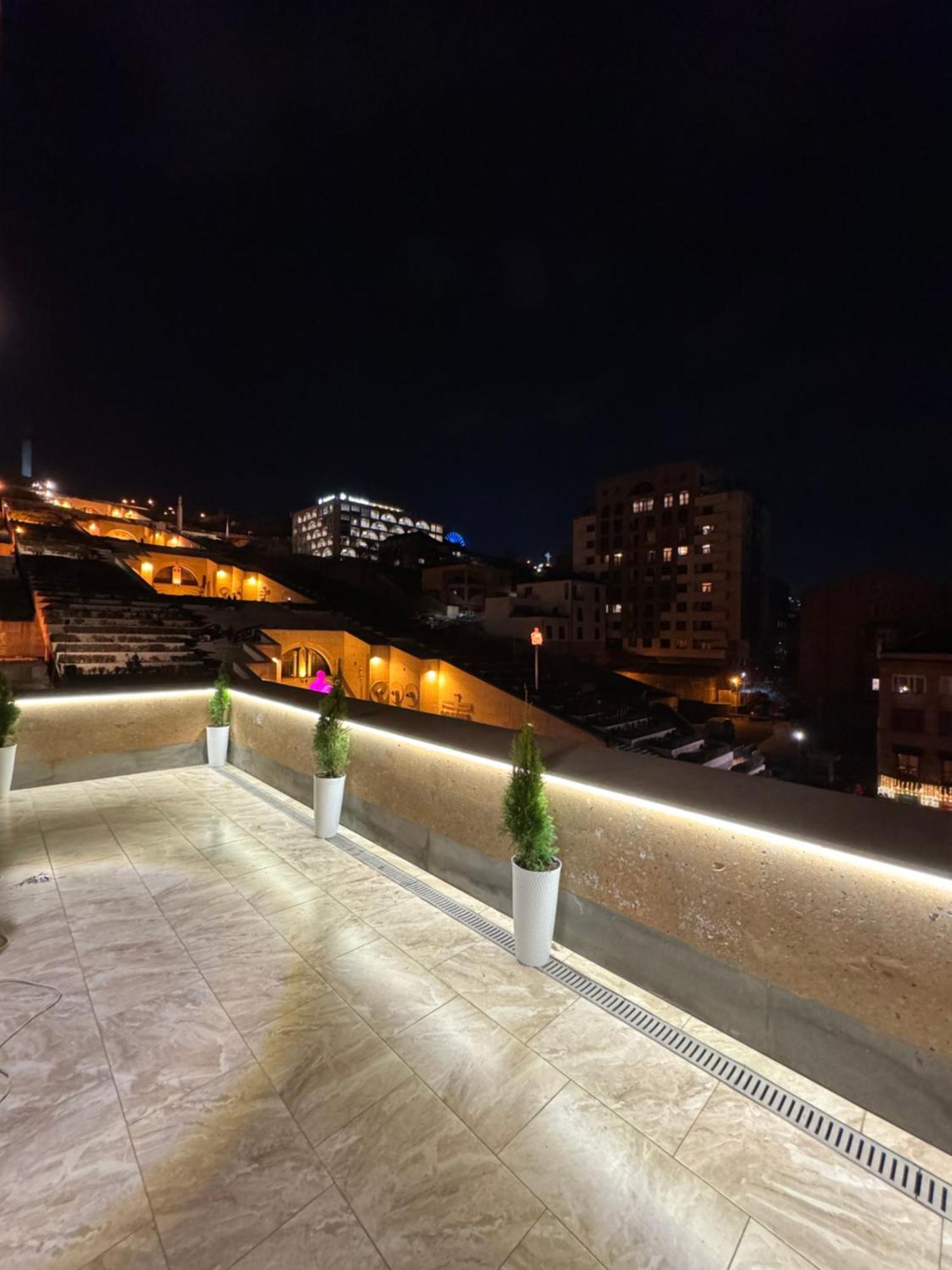 Touch The Sky Apartment Erévan Extérieur photo
